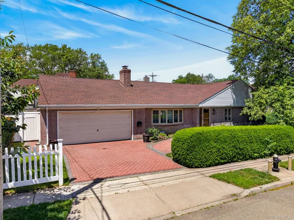 $1,350,000 | 29-06 161 Street | Murray Hill - Flushing