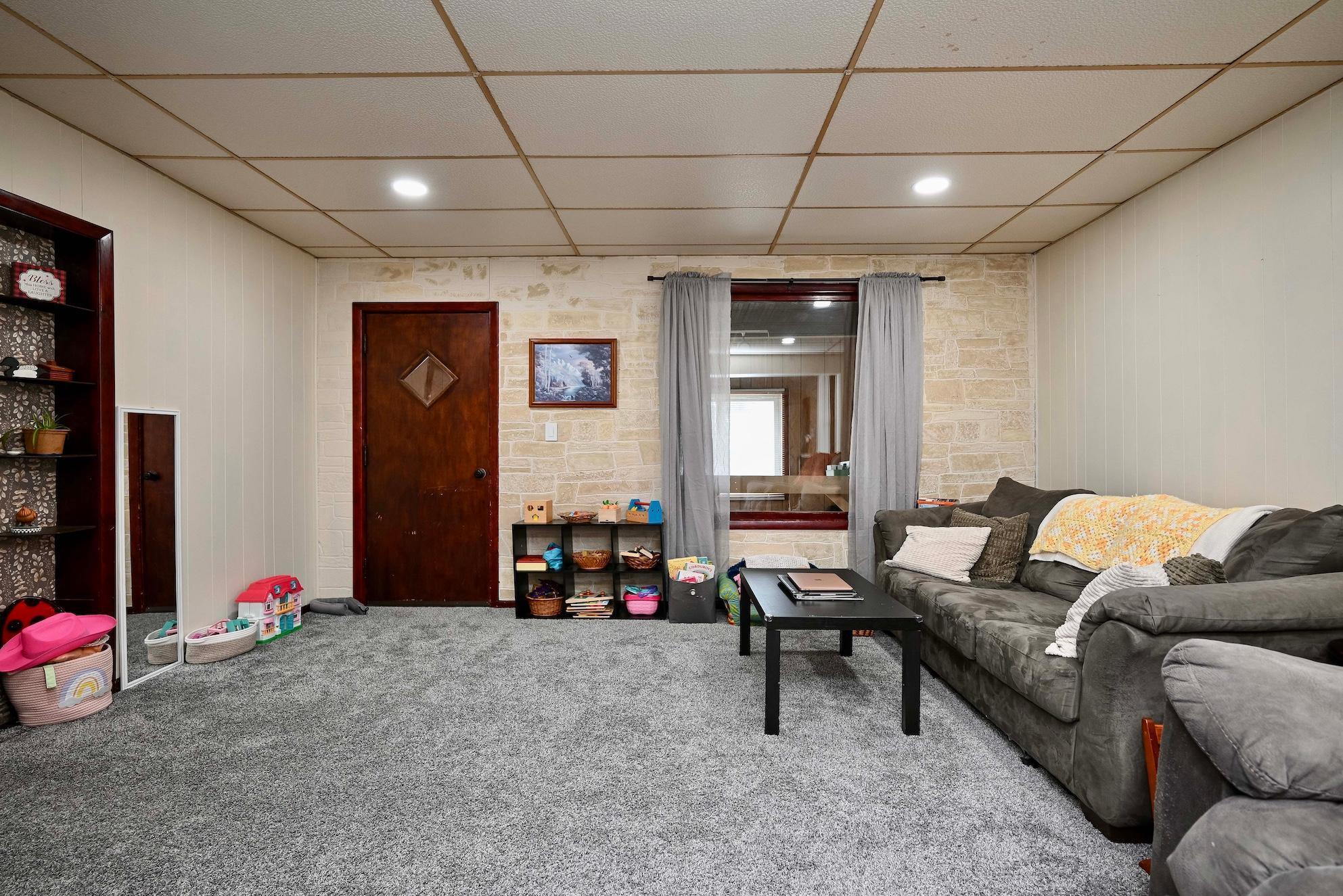 552 Hamilton Street Winona, MN 55987 - Photo 3 of 22