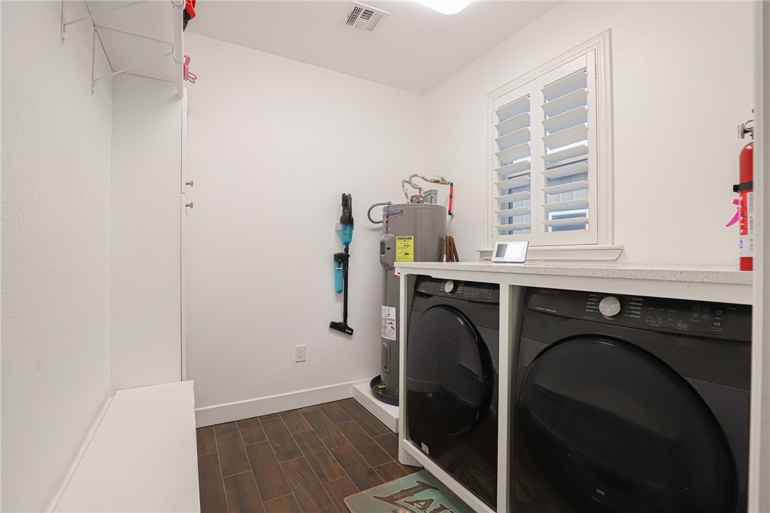 291 Lcr 644 Thornton, TX 76687 - Photo 22 of 51 a utility room with closet dryer and washer