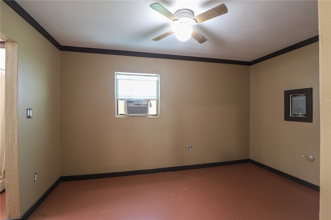 291 Lcr 644 Thornton, TX 76687 - Photo 38 of 51 an empty room with a window