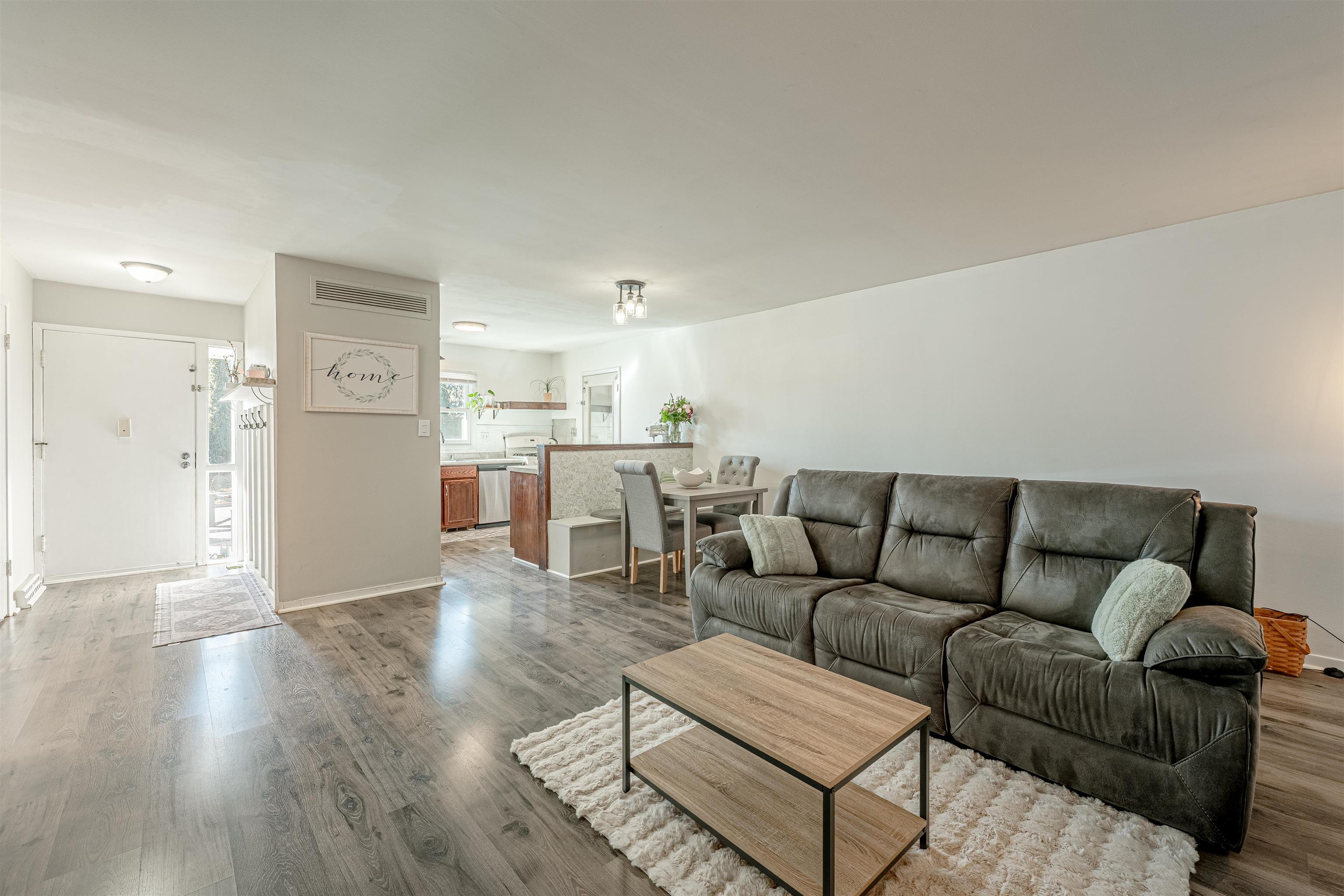 906 Chicory Way Sun Prairie, WI 53590 - Photo 2 of 22