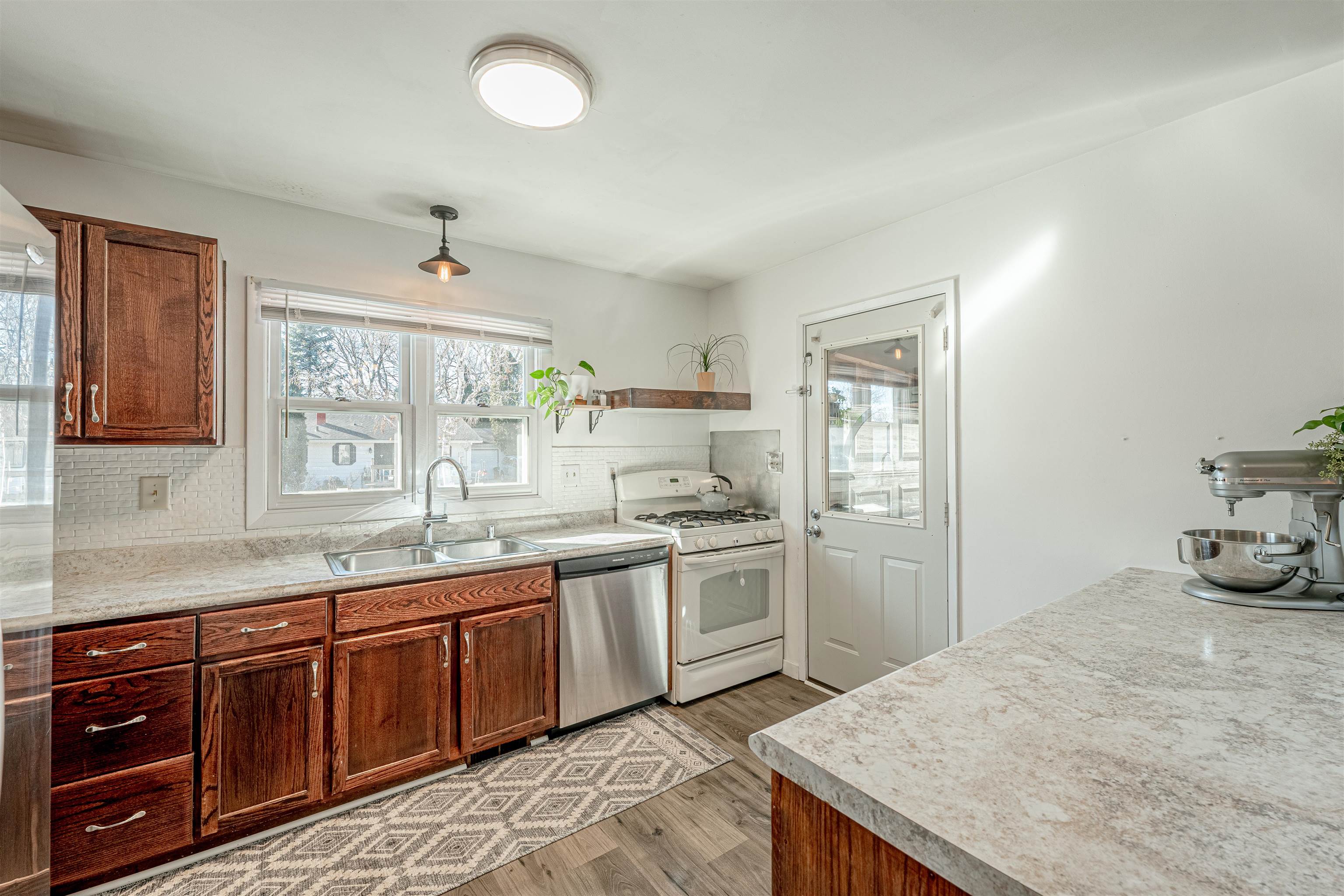 906 Chicory Way Sun Prairie, WI 53590 - Photo 4 of 22