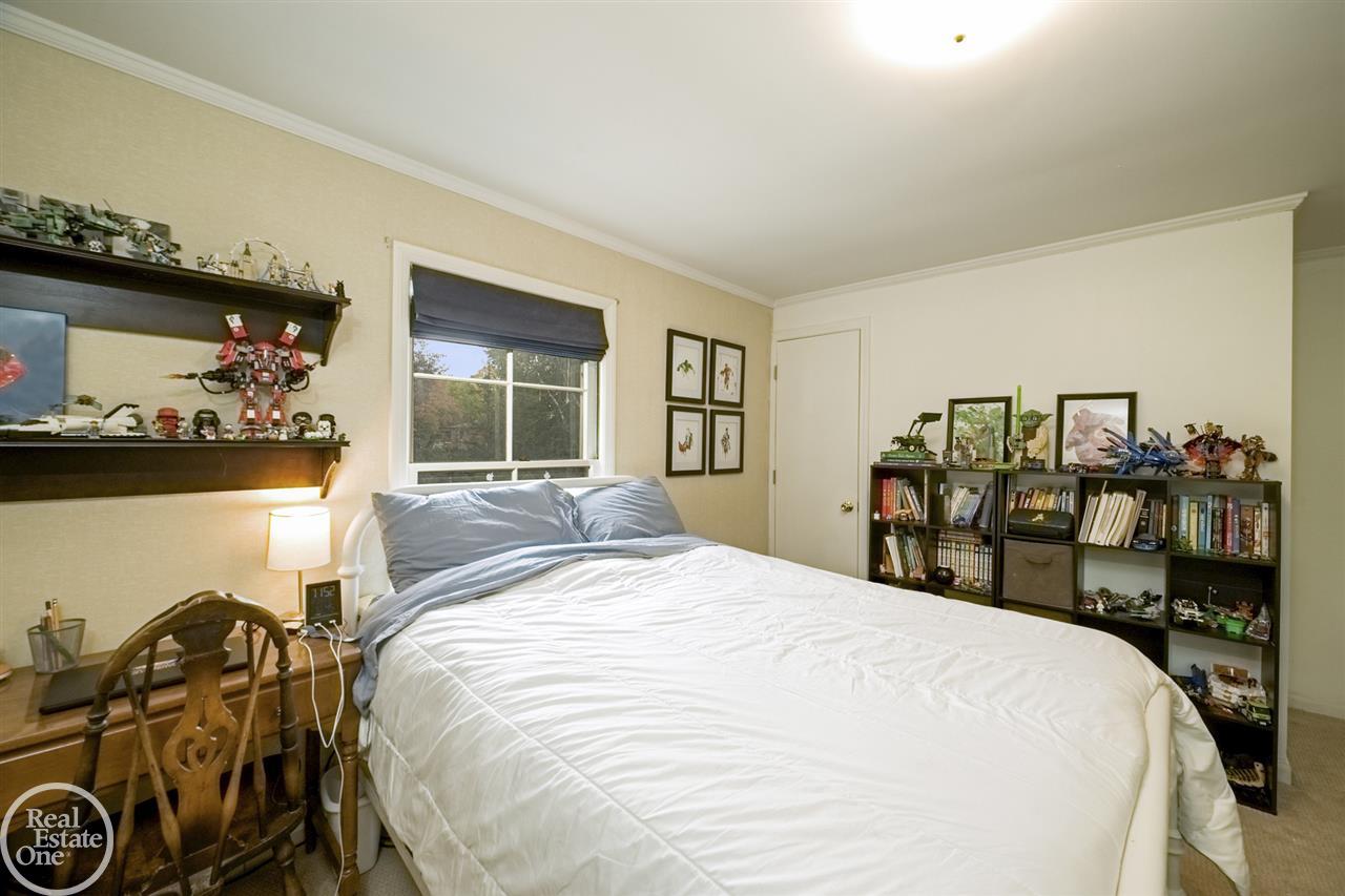 136 Moran Road Grosse Pointe, MI 48236 - Photo 27 of 51 50028565-26.JPG