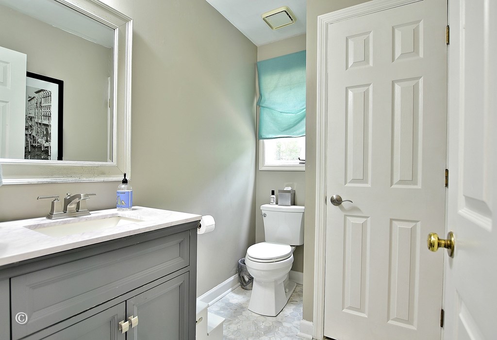 452 Cheyenne Road Columbus, GA 31904 - Photo 16 of 40 Downstairs Powder Room