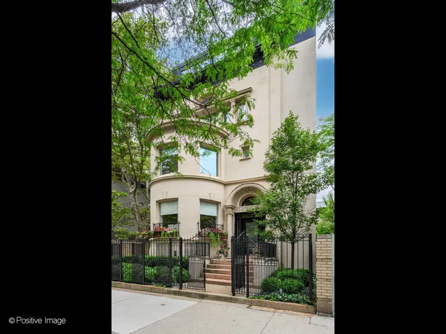 $4,249,000 | 1352 N La Salle Drive, Chicago, IL 60610