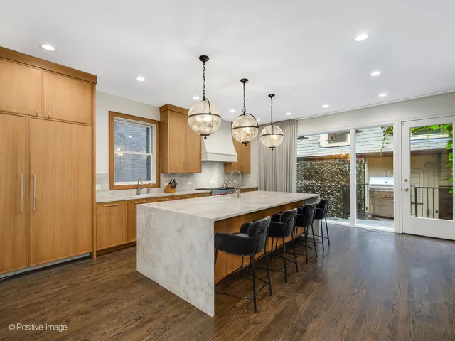 $4,249,000 | 1352 N La Salle Drive, Chicago, IL 60610