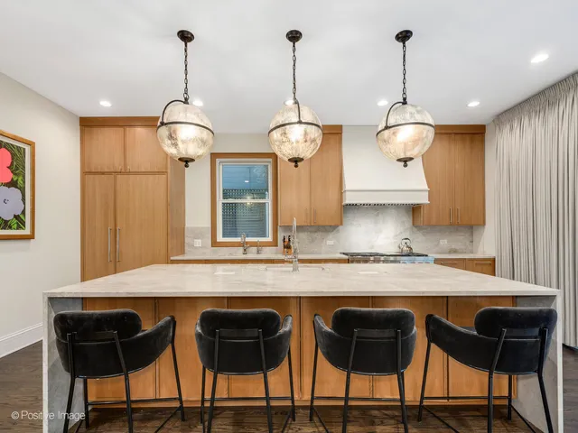 $4,249,000 | 1352 N La Salle Drive, Chicago, IL 60610