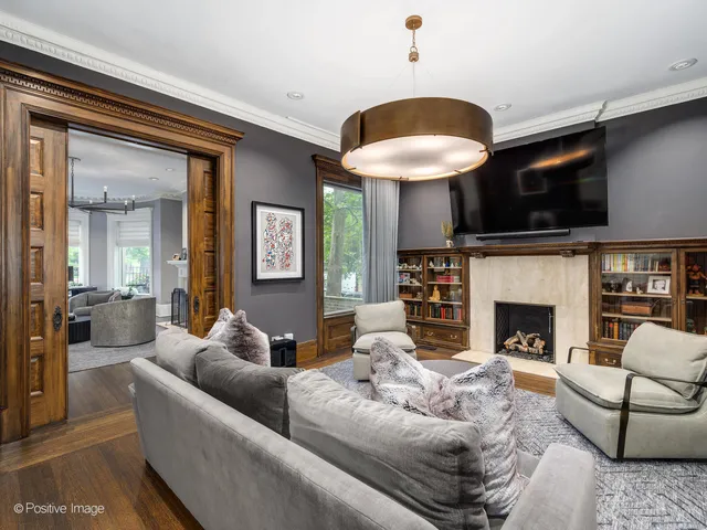 $4,249,000 | 1352 N La Salle Drive, Chicago, IL 60610