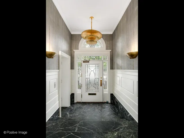 $4,249,000 | 1352 N La Salle Drive, Chicago, IL 60610