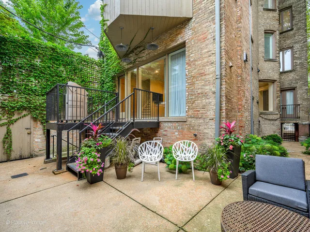 $4,249,000 | 1352 N La Salle Drive, Chicago, IL 60610
