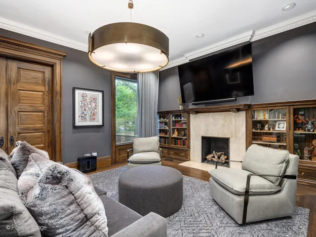 $4,249,000 | 1352 N La Salle Drive, Chicago, IL 60610