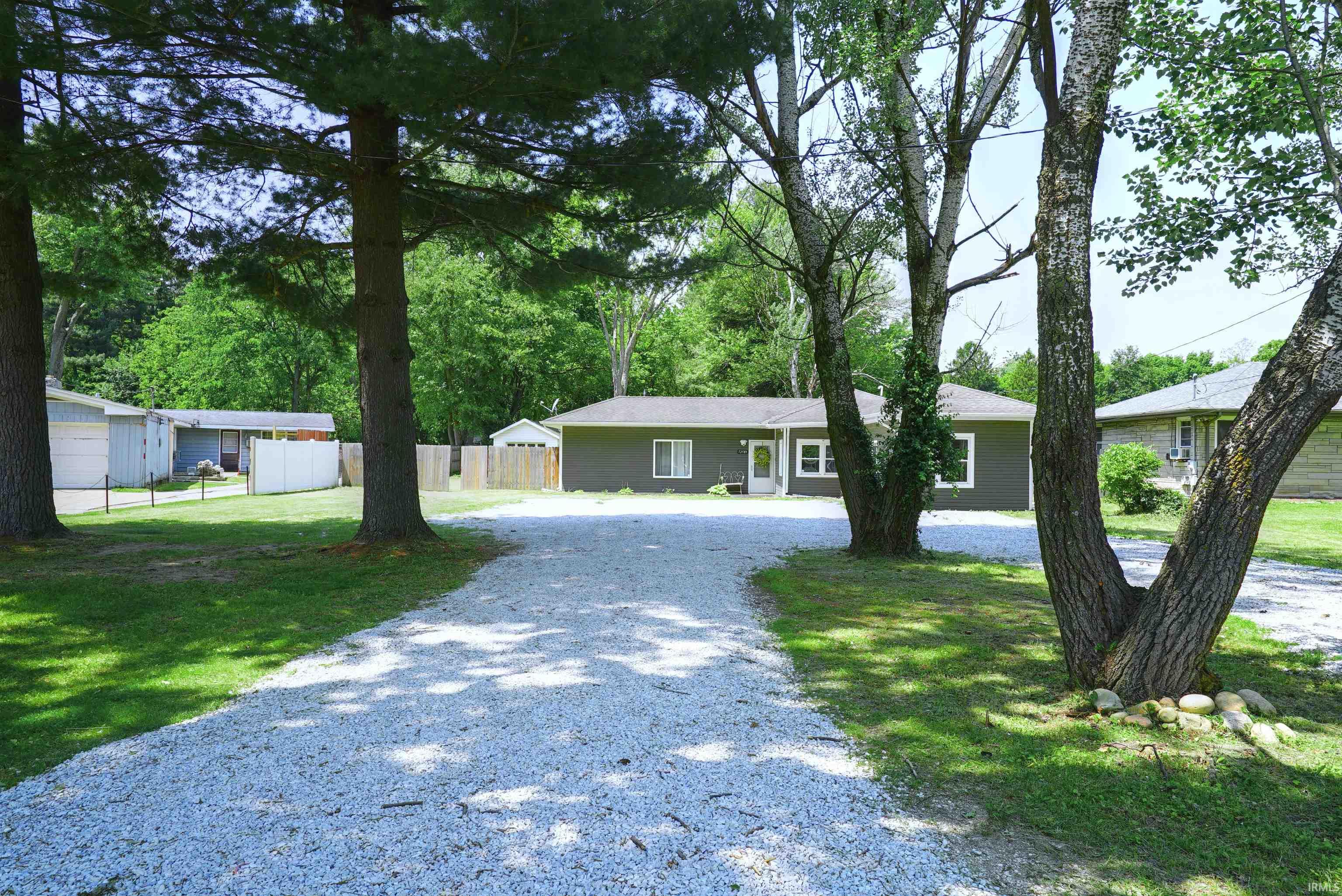 52589 Lilac Road South Bend, IN 46628 - Photo 2 of 27