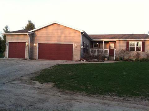 15279 Dickerson Drive Fenton, MI 48430 - Photo 1 of 17 20353287.JPG