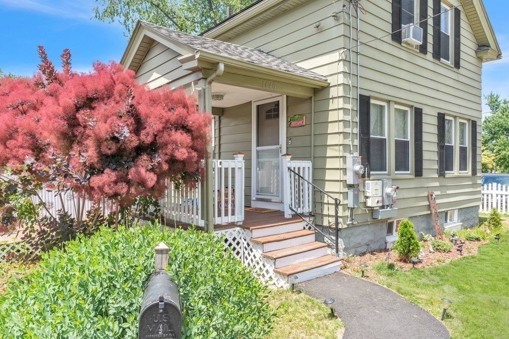 1640 Carew Street Springfield, MA 01104 - Photo 3 of 36 Gallery Image 3