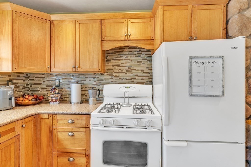 1640 Carew Street Springfield, MA 01104 - Photo 6 of 36 Gallery Image 6