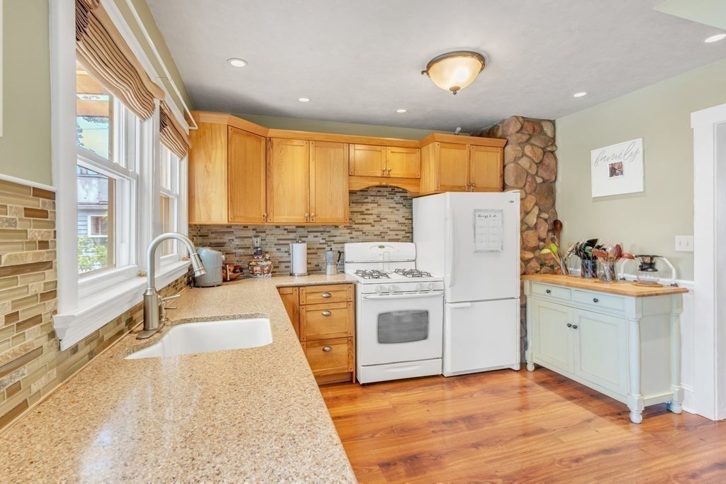 1640 Carew Street Springfield, MA 01104 - Photo 7 of 36 Gallery Image 7