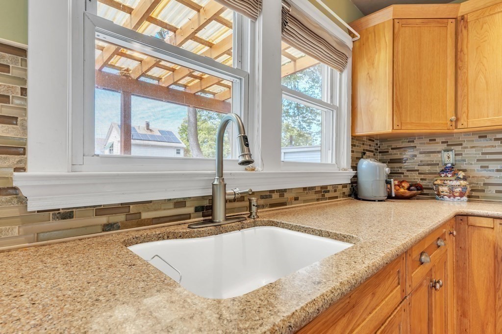 1640 Carew Street Springfield, MA 01104 - Photo 8 of 36 Gallery Image 8