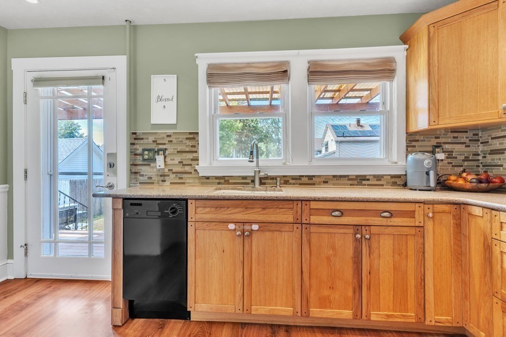 1640 Carew Street Springfield, MA 01104 - Photo 9 of 36 Gallery Image 9