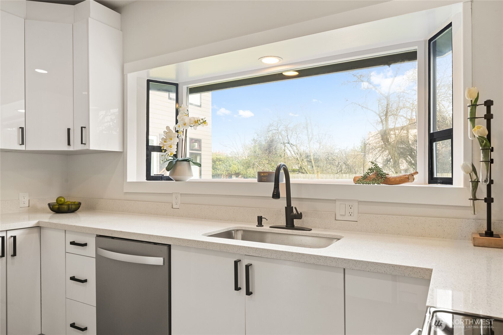 1410 J Street Bellingham, WA 98225 - Photo 12 of 31