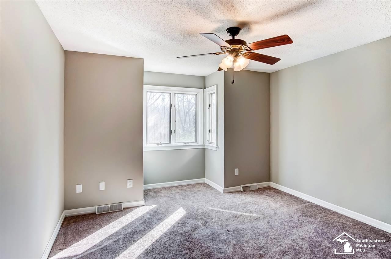 3987 West Sterns Road Lambertville, MI 48144 - Photo 41 of 49 31373379-40.JPG
