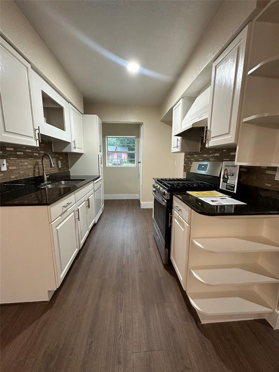 1609 Running River Road Garland, TX 75044 - Photo 11 of 37 a kitchen with stainless steel appliances granite countertop a stove a sink and a microwave