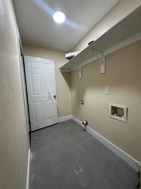 1609 Running River Road Garland, TX 75044 - Photo 21 of 37 an empty room with windows