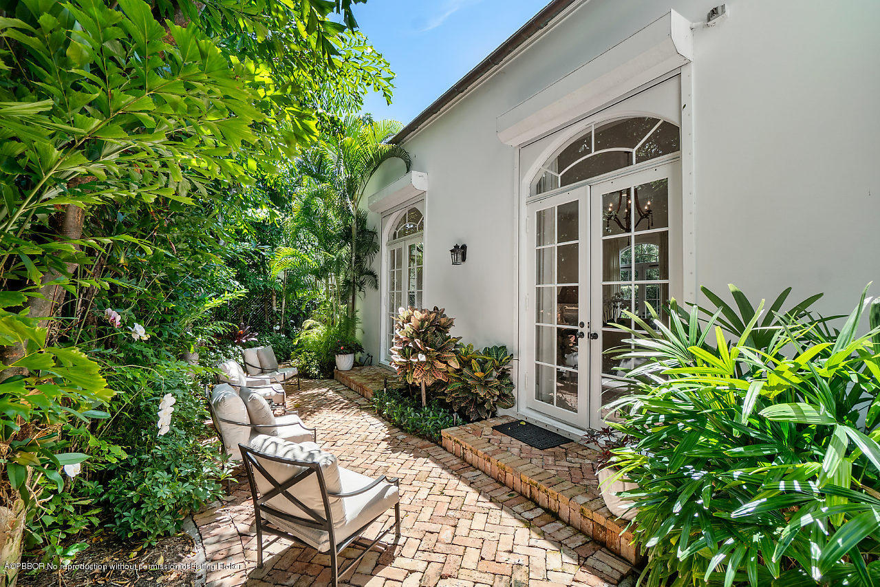165 Root Trail Palm Beach, FL 33480 - Photo 29 of 39 a backyard of a house with table and chairs