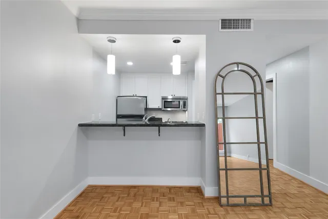 $289,000 | 7929 Woodway Drive, Unit 4, Houston, TX 77063