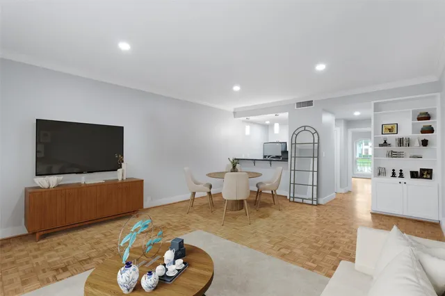 $289,000 | 7929 Woodway Drive, Unit 4, Houston, TX 77063