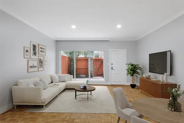 $289,000 | 7929 Woodway Drive, Unit 4, Houston, TX 77063