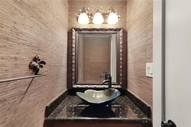 $289,000 | 7929 Woodway Drive, Unit 4, Houston, TX 77063