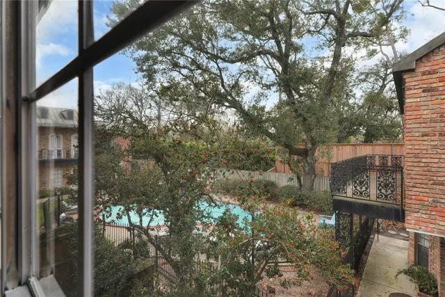 $289,000 | 7929 Woodway Drive, Unit 4, Houston, TX 77063