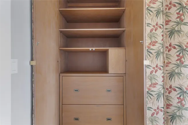 $289,000 | 7929 Woodway Drive, Unit 4, Houston, TX 77063