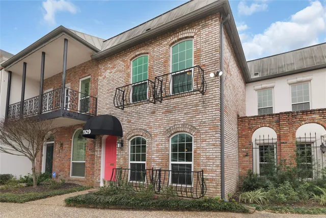 $289,000 | 7929 Woodway Drive, Unit 4, Houston, TX 77063