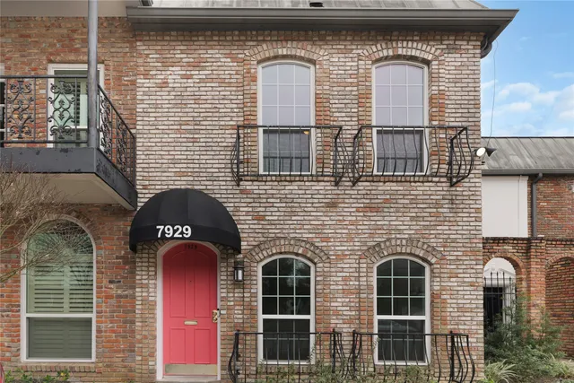 $289,000 | 7929 Woodway Drive, Unit 4, Houston, TX 77063