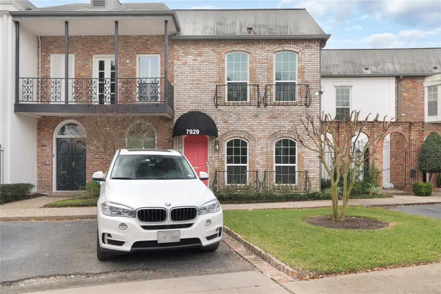 $289,000 | 7929 Woodway Drive, Unit 4, Houston, TX 77063