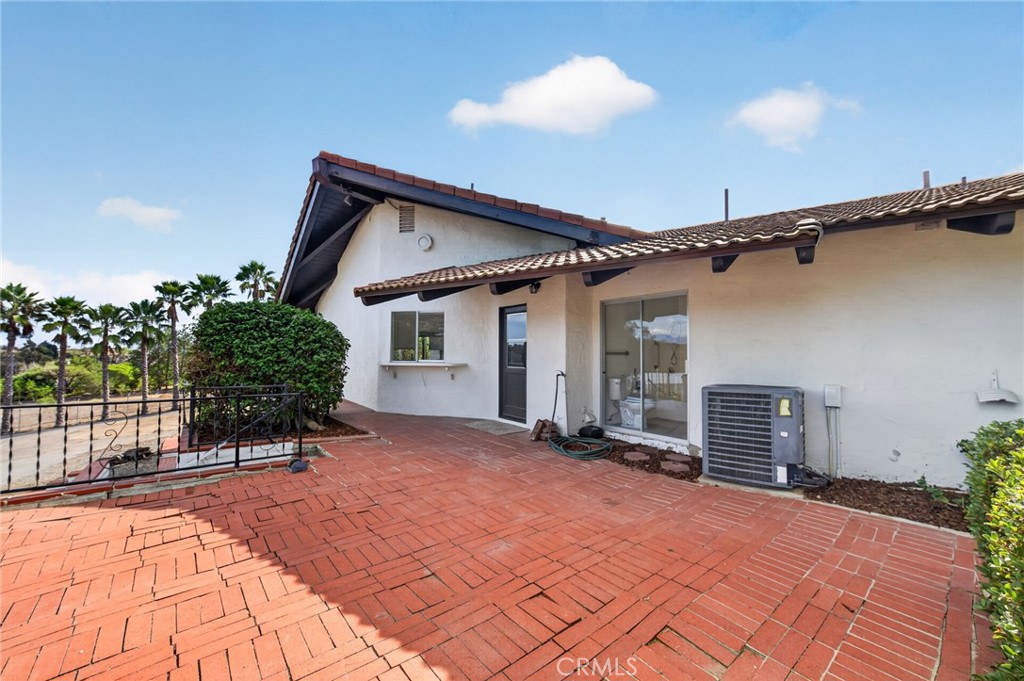 2801 East Mission Road Fallbrook, CA 92028 - Photo 34 of 62 Side Balcony