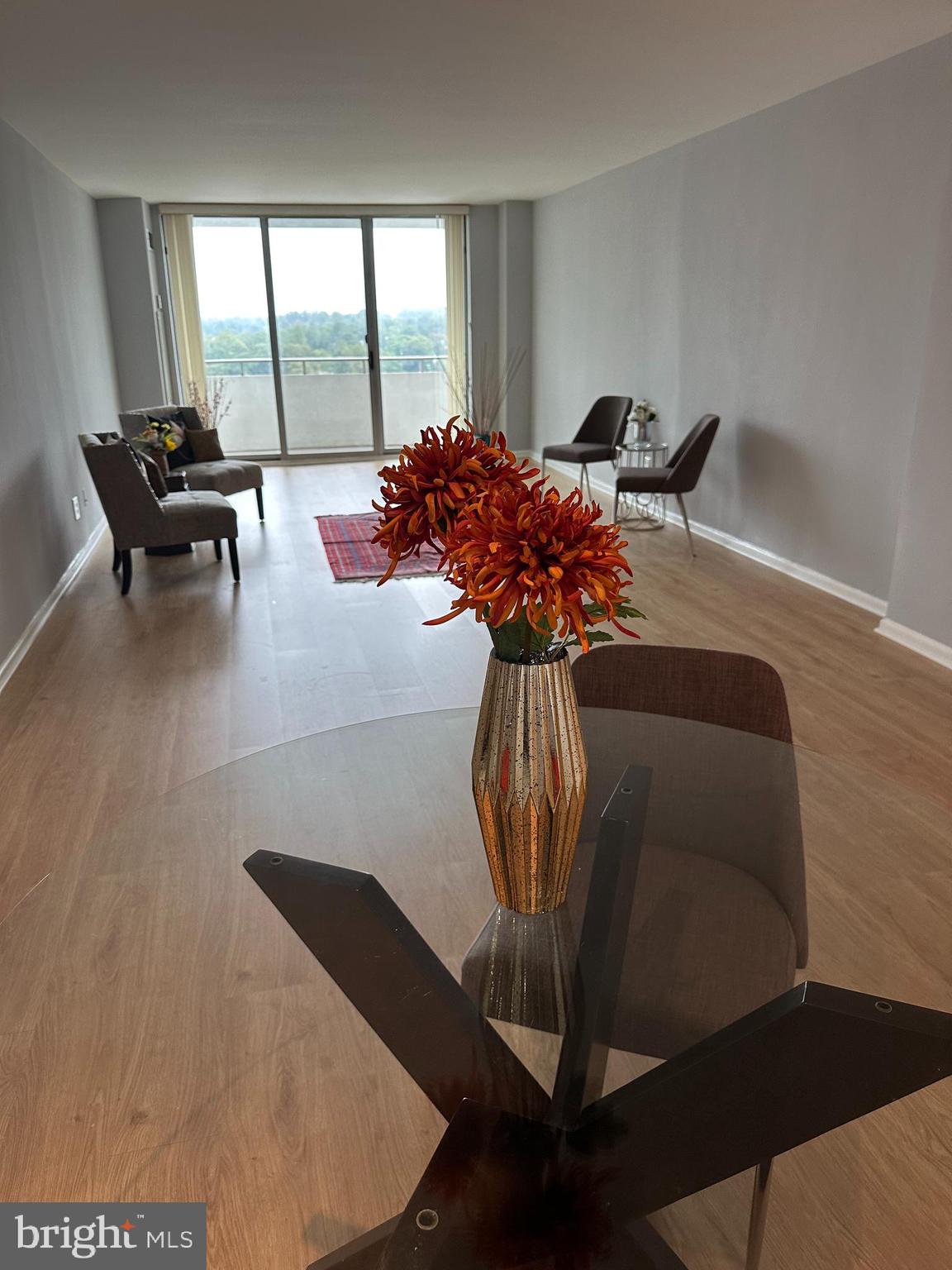 5101 River Road, Unit 1711 Bethesda, MD 20816 - Photo 2 of 34 LIVING ROOM