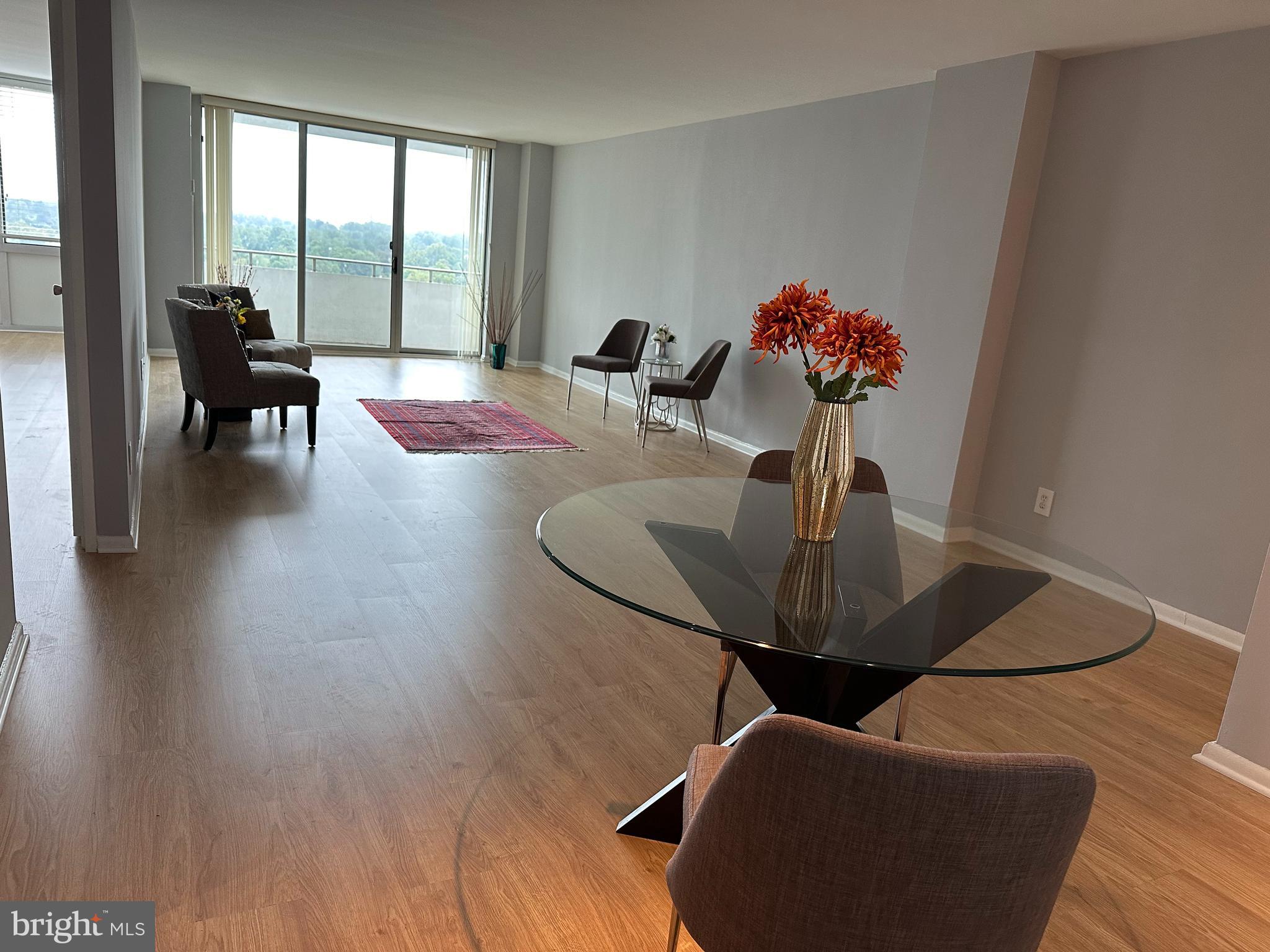 5101 River Road, Unit 1711 Bethesda, MD 20816 - Photo 4 of 34 DINING ROOM/LIVING ROOM