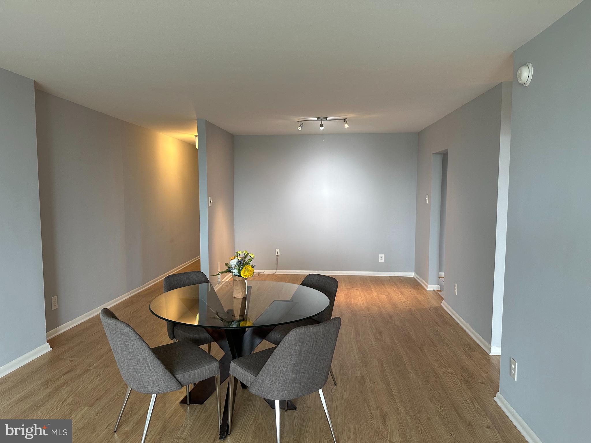 5101 River Road, Unit 1711 Bethesda, MD 20816 - Photo 5 of 34 DINING ROOM