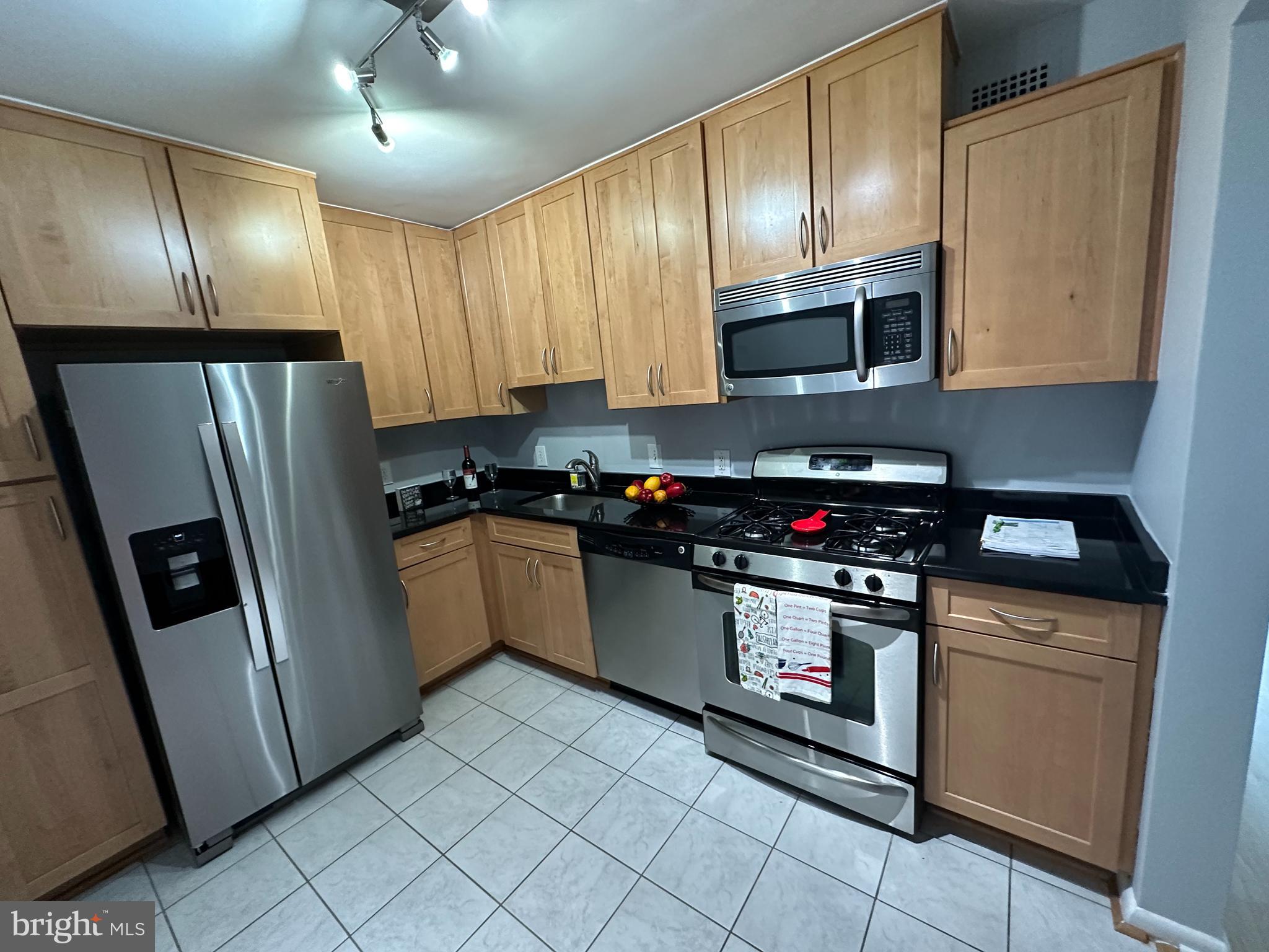 5101 River Road, Unit 1711 Bethesda, MD 20816 - Photo 8 of 34 KITCHEN