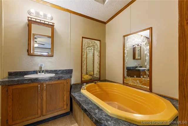 $184,999 | 17729 Highway 31 S, Henryville, IN 47126