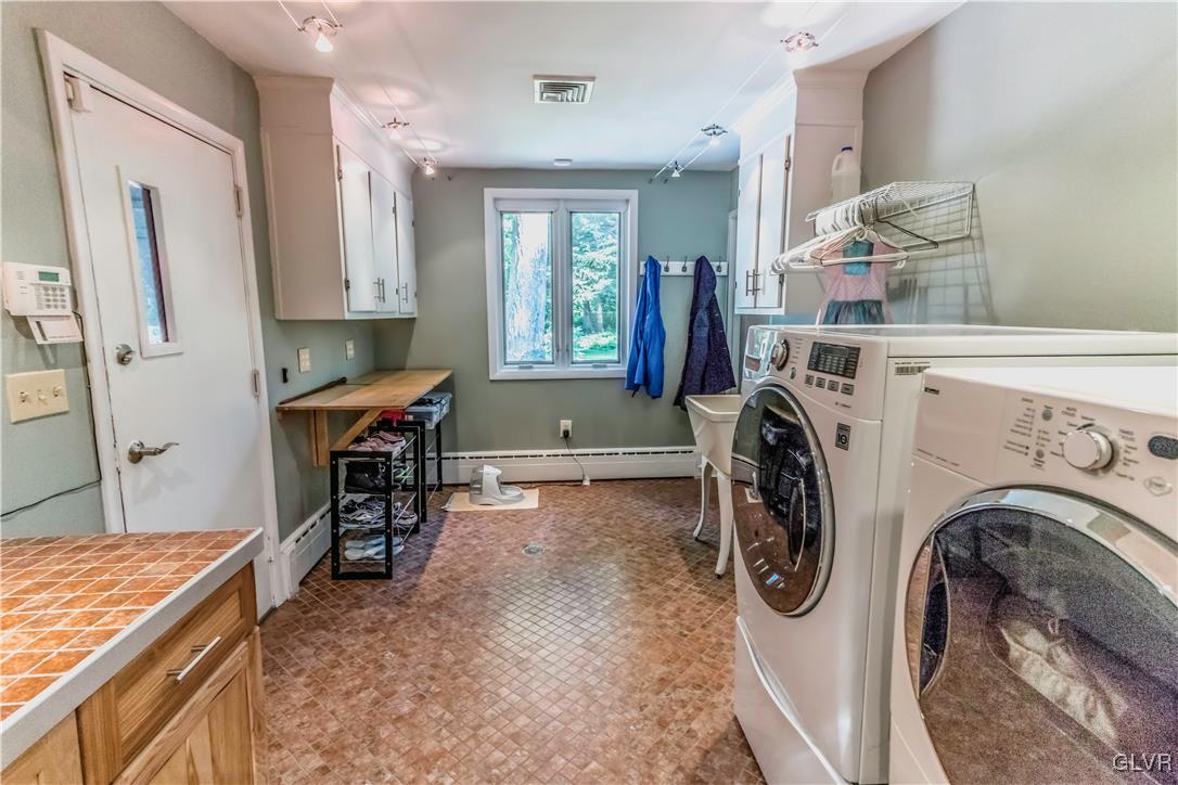 3370 Church Road Bethlehem, PA 18015 - Photo 33 of 38 Laundry Room/ Mud Room right off the kitchen and t