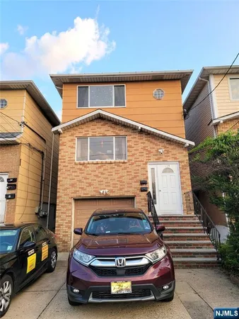 $2,200 | 619 Sussex Street, Unit 3, Harrison, NJ 07029