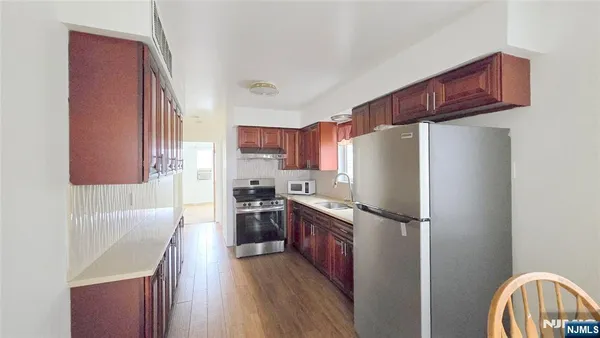 $2,200 | 619 Sussex Street, Unit 3, Harrison, NJ 07029