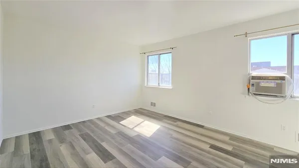 $2,300 | 619 Sussex Street, Unit 3, Harrison, NJ 07029