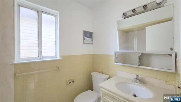 $2,200 | 619 Sussex Street, Unit 3, Harrison, NJ 07029