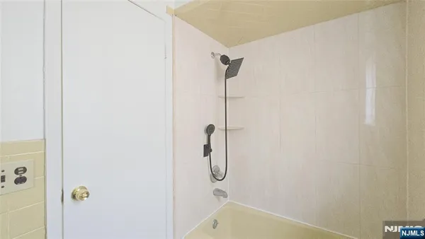 $2,200 | 619 Sussex Street, Unit 3, Harrison, NJ 07029