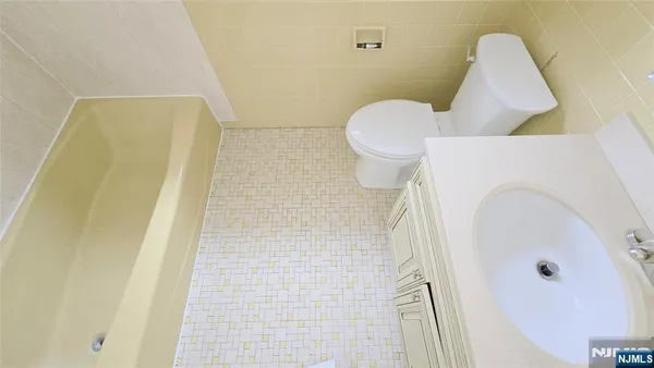 $2,200 | 619 Sussex Street, Unit 3, Harrison, NJ 07029