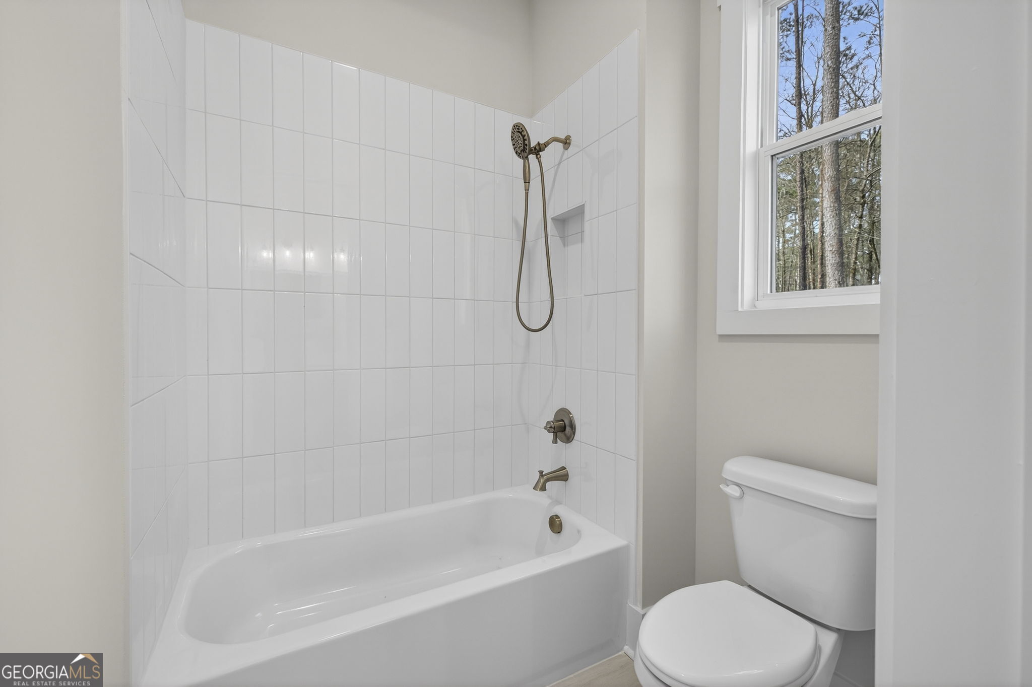 1020 Oak Valley Road Greensboro, GA 30642 - Photo 20 of 64 a white bath tub sitting next to a toilet